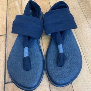 Sanuk size 8 sling sandals